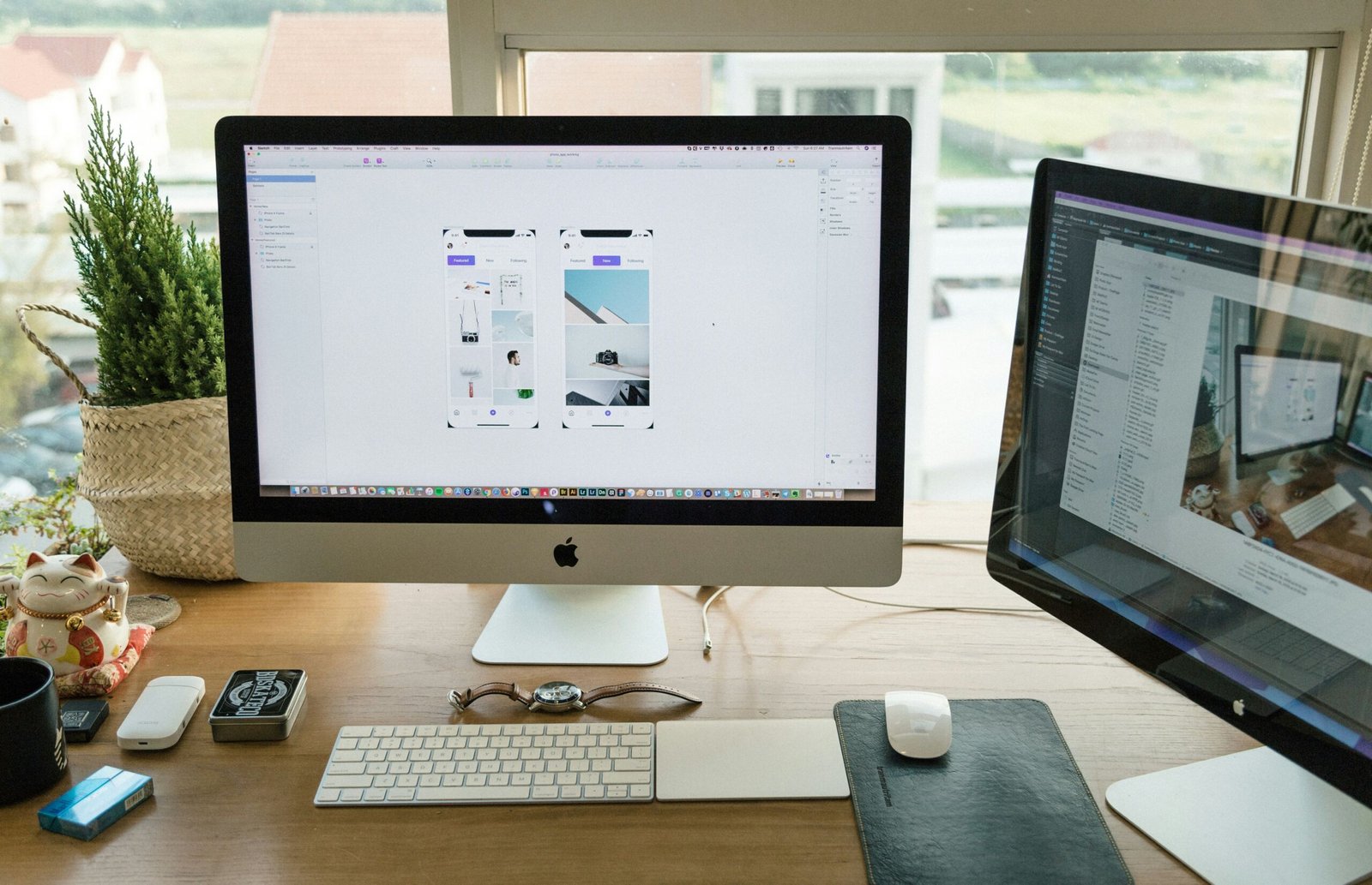 silver iMac with Apple Magic Keyboard and Magic Mouse